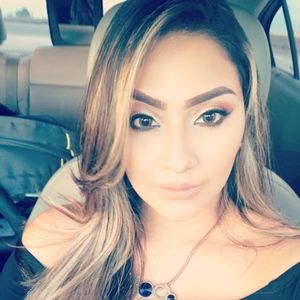 Meet your Posher, Leslie